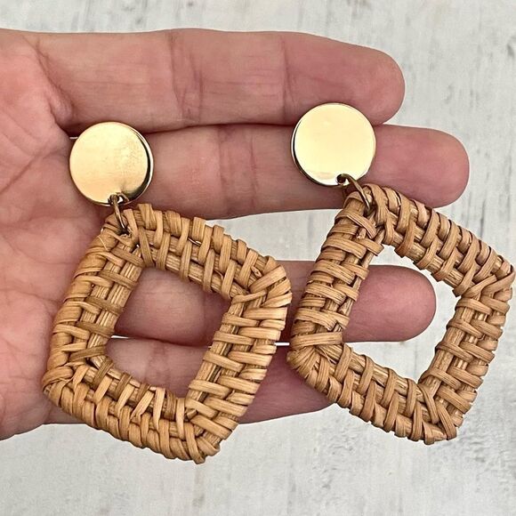 Tan and gold tone square statement earrings - Picture 1 of 10